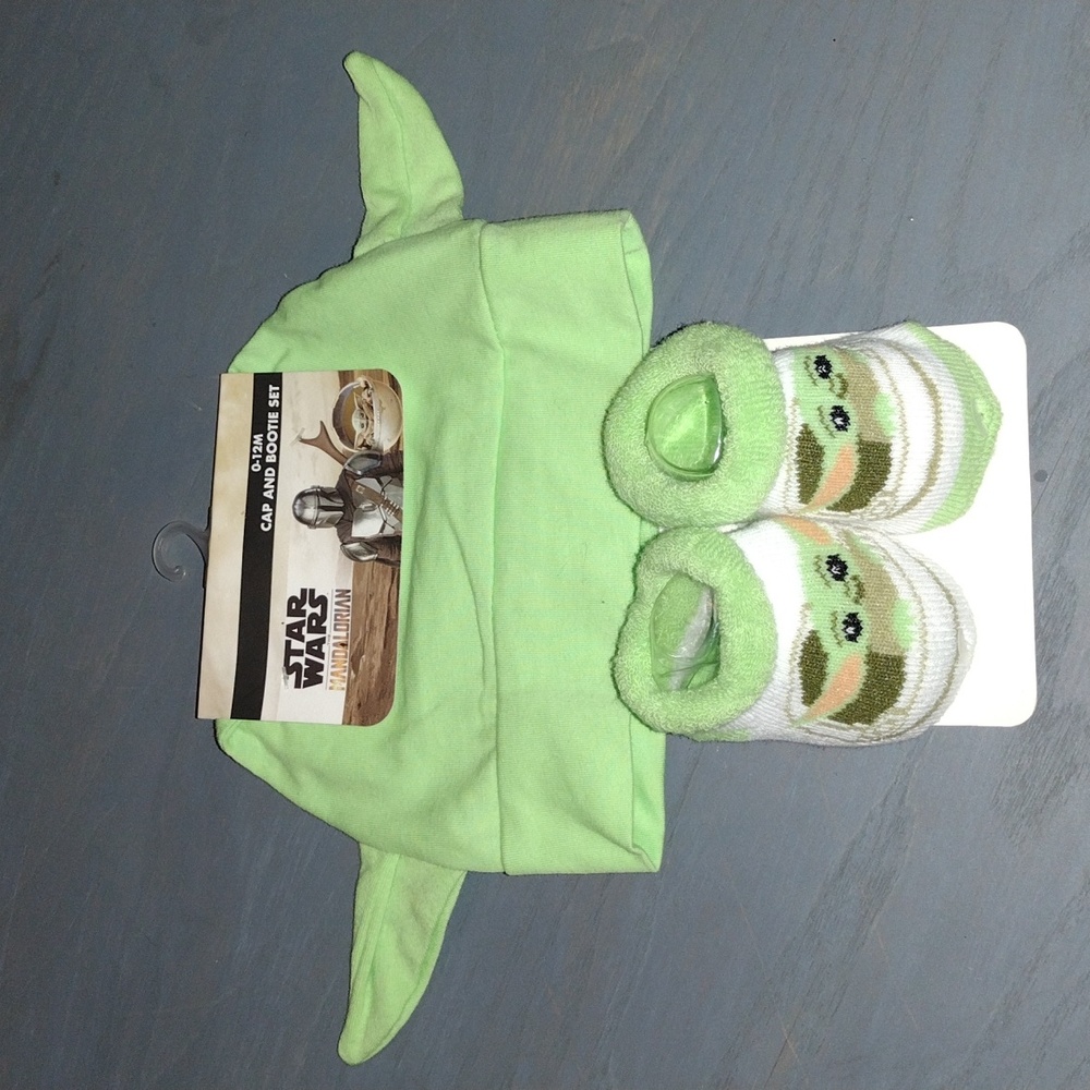 Star Wars The Mandalorian Green Baby Yoda Hat and Booties